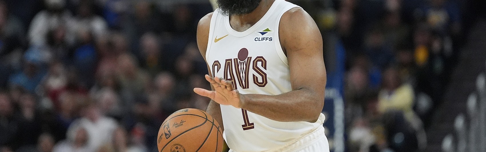 足球数据库-库里9000球里程碑仅第26！现役6人上榜 老詹独占鳌头冲16000大关