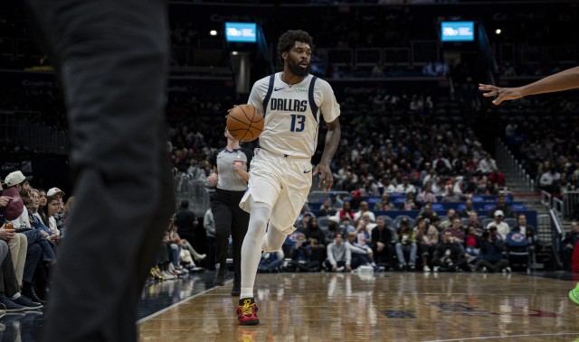 为时已晚！比赛失去悬念 马绍尔最后来个logo压哨打板三分