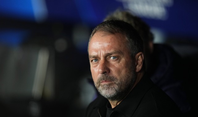 篮球数据库-每体：弗里克对德罗即将离开巴萨感到不满，他表示非常失望