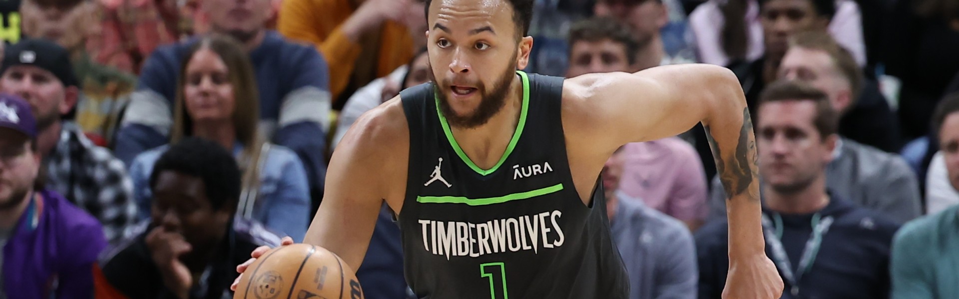 篮球比赛-森林狼官方：球队正式签下前锋李凯尔 后者将身披12号球衣