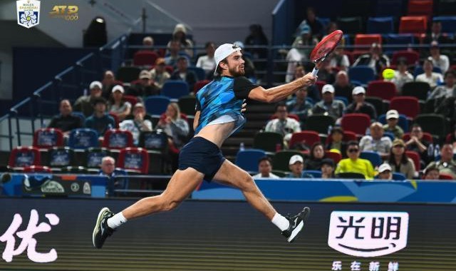 足球即时比分-直落两盘淘汰阿卡 张之臻的双打搭档在上海爆大冷