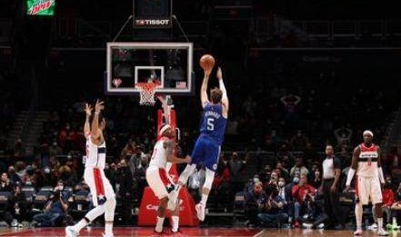 足球数据库-肯纳德带队完成35分翻盘 快艇成25年最强逆转之王