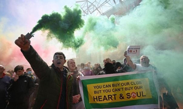 足球即时比分-官方谴责部分曼联球迷 英媒名宿：格雷泽才是元凶