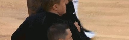 足球数据库-又一次误判杀死比赛！乌布雷纳斯一起“问候”裁判